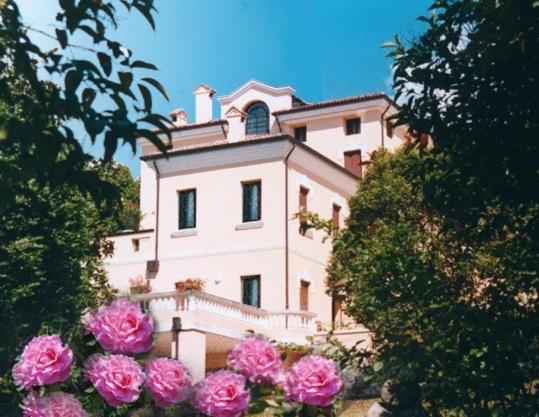 Hotel Scalabrini 3*