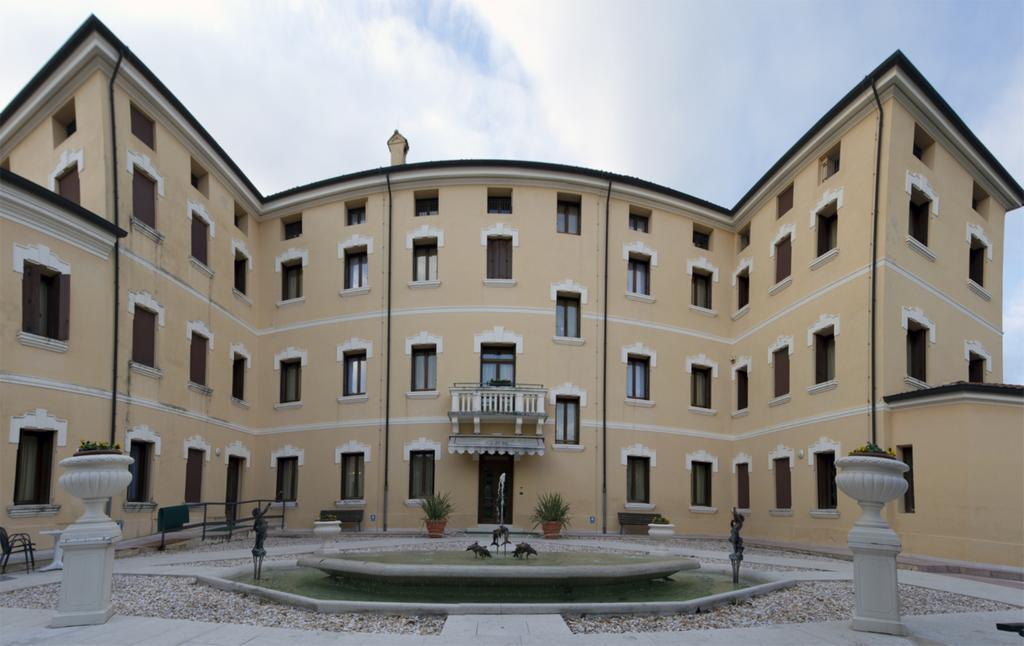 Hotel Scalabrini 3*